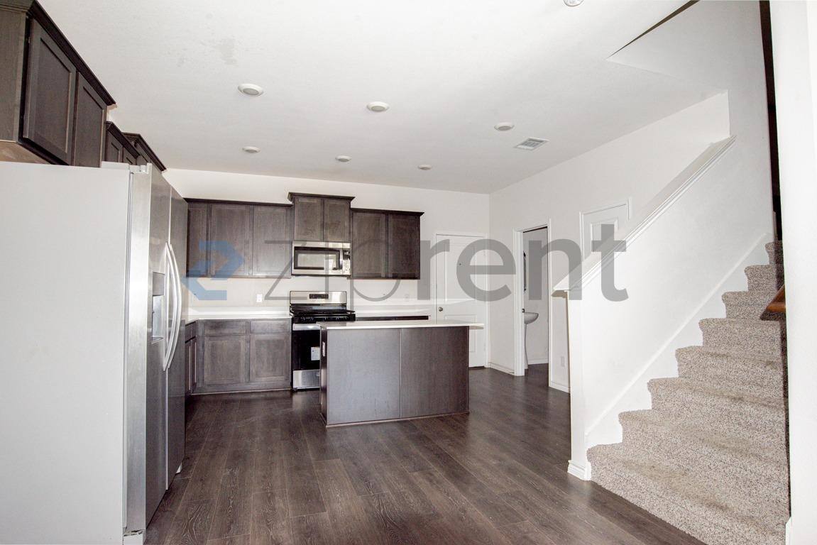 Townhouse for rent at 2149 Buffalo Hill Dr, Mesquite, TX 75149
