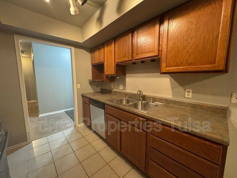 House for rent at 5716 S Elm Ave, Broken Arrow, OK 74014