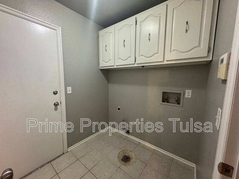 House for rent at 5716 S Elm Ave, Broken Arrow, OK 74014