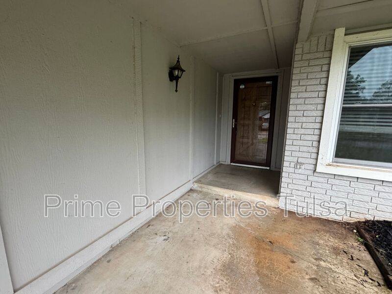 House for rent at 5716 S Elm Ave, Broken Arrow, OK 74014