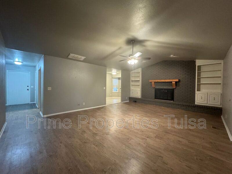 House for rent at 5716 S Elm Ave, Broken Arrow, OK 74014