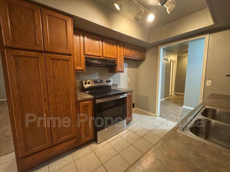 House for rent at 5716 S Elm Ave, Broken Arrow, OK 74014
