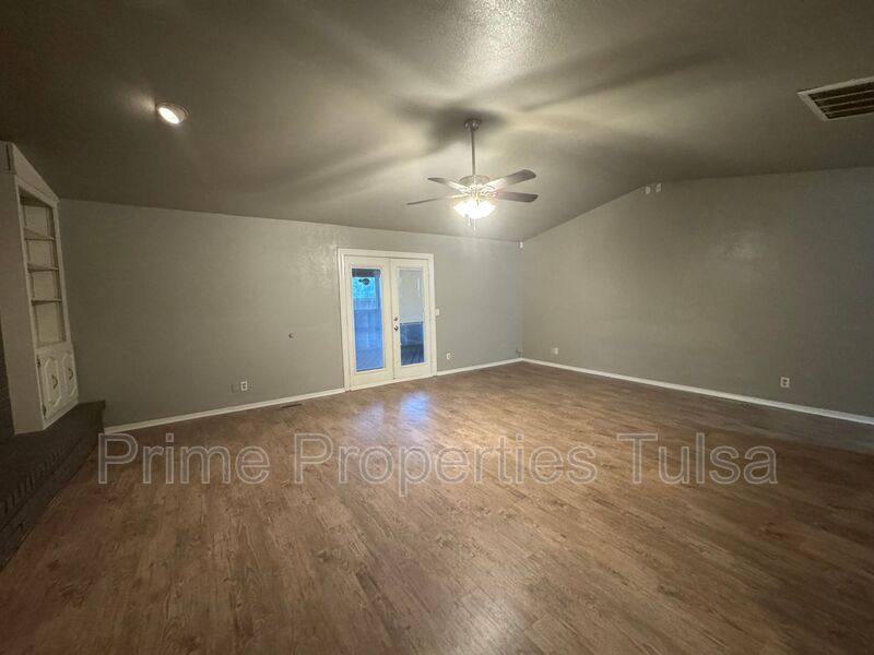 House for rent at 5716 S Elm Ave, Broken Arrow, OK 74014