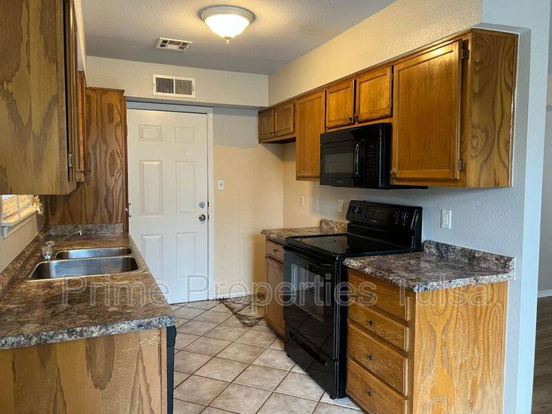 House for rent at 1120 W Florence Court, Broken Arrow, OK 74011