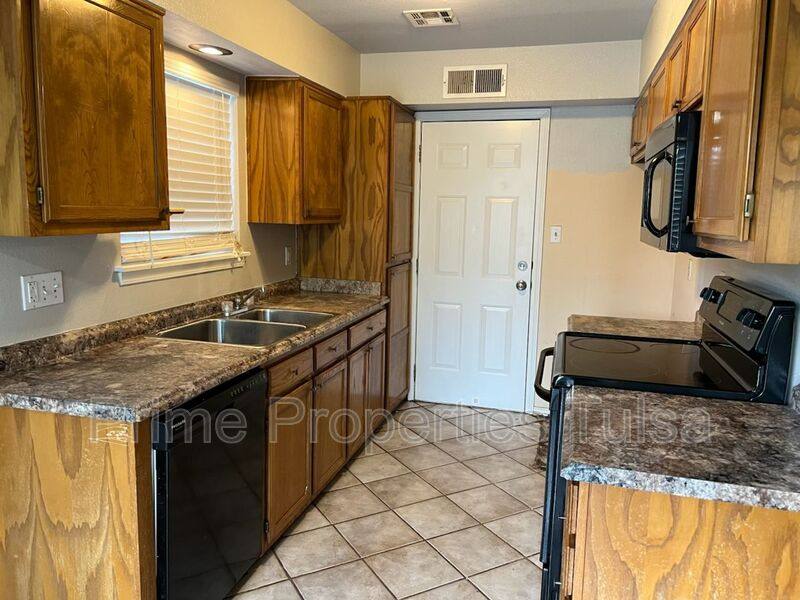House for rent at 1120 W Florence Court, Broken Arrow, OK 74011