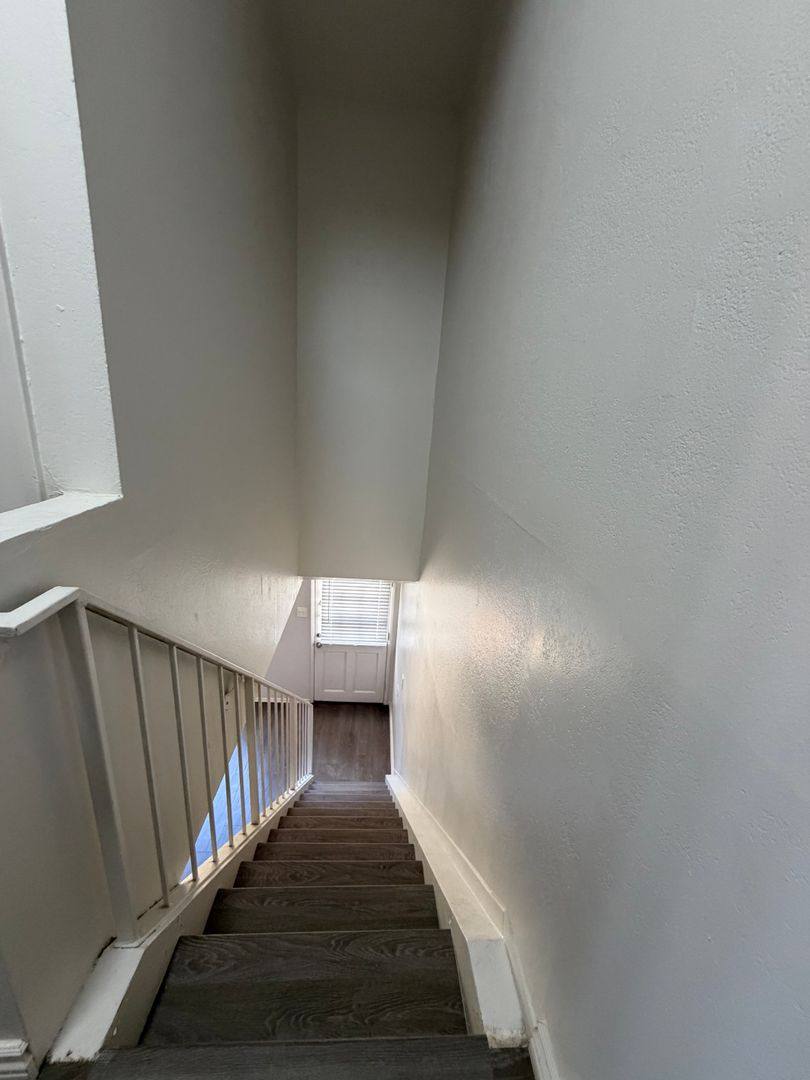 Apartment for rent at 1109-1111 E Ventura St, Santa Paula, CA 93060
