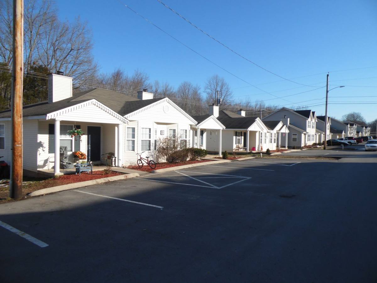 Townhouse for rent at 227 Vinewood Rd, McMinnville, TN 37110