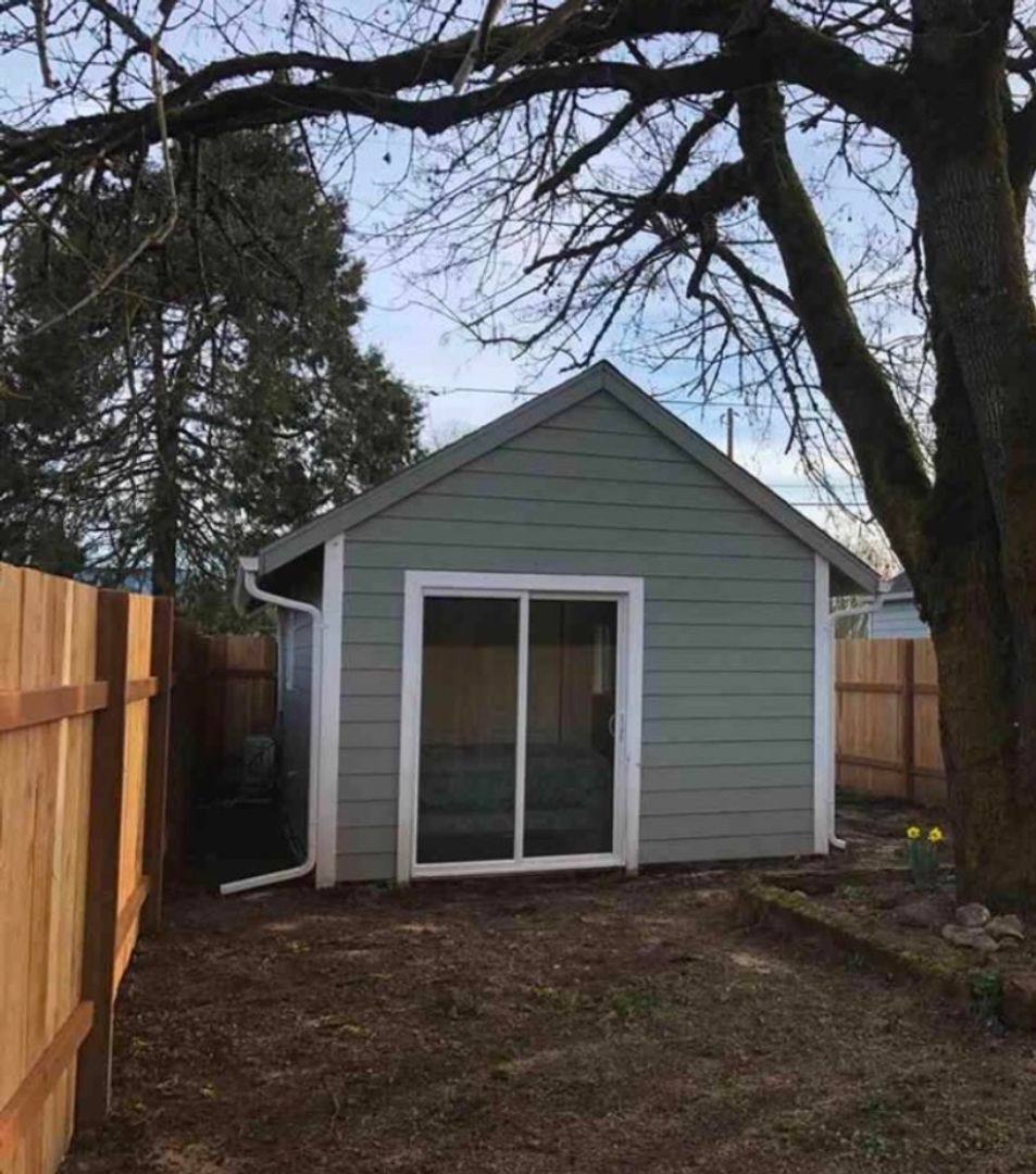 Apartment for rent at 725 Russell Dr, Lebanon, OR 97355