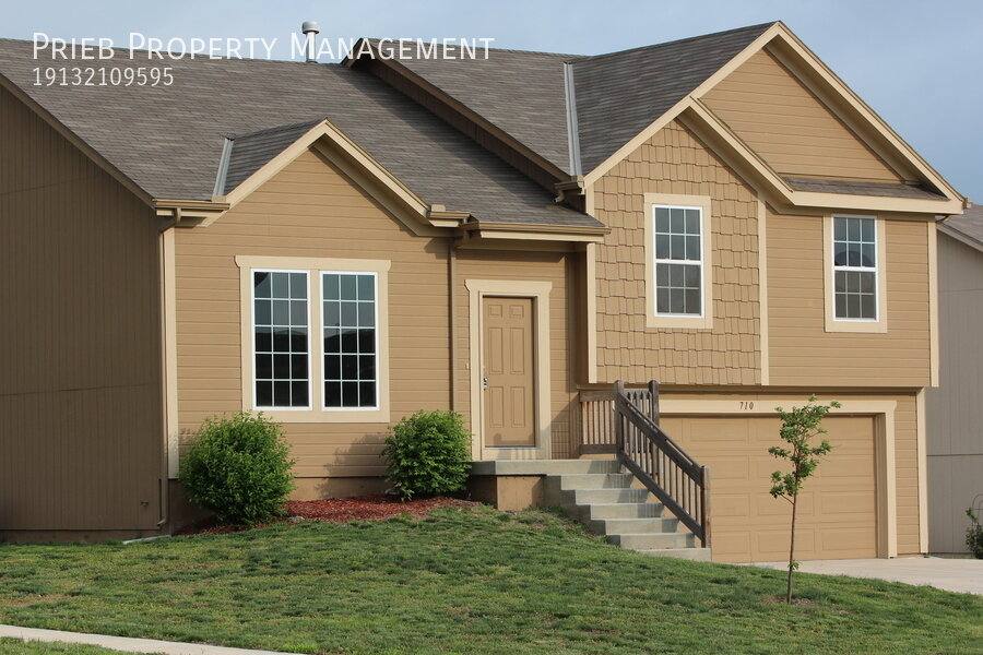 Townhouse for rent at 325 W Colleen Court, Gardner, KS 66030