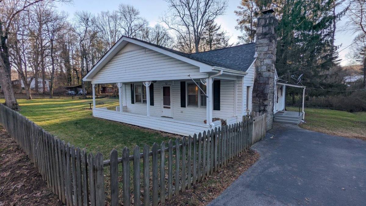 House for rent at 53 Sweetpea Lane, Hendersonville, NC 28791