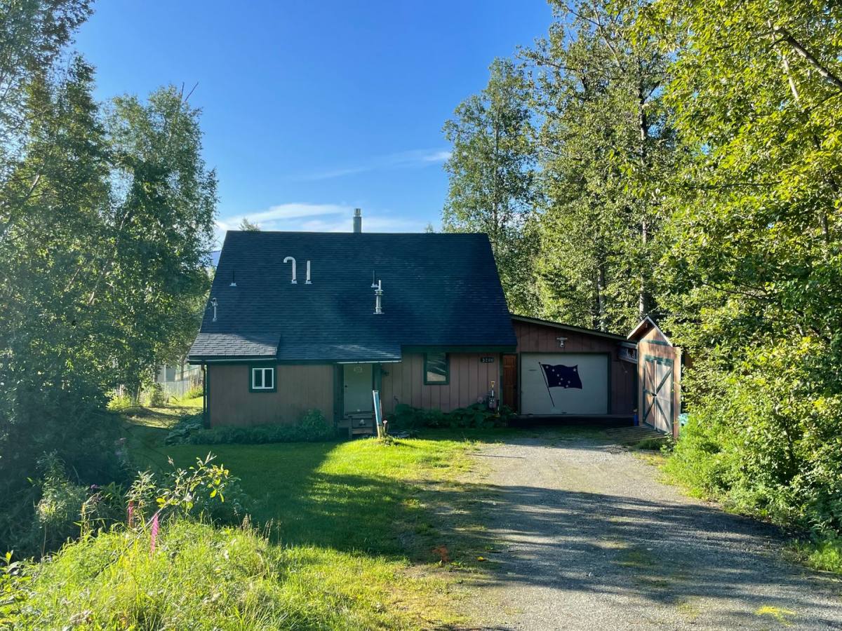 House for rent at 3200 E Palmdale Dr, Wasilla, AK 99654