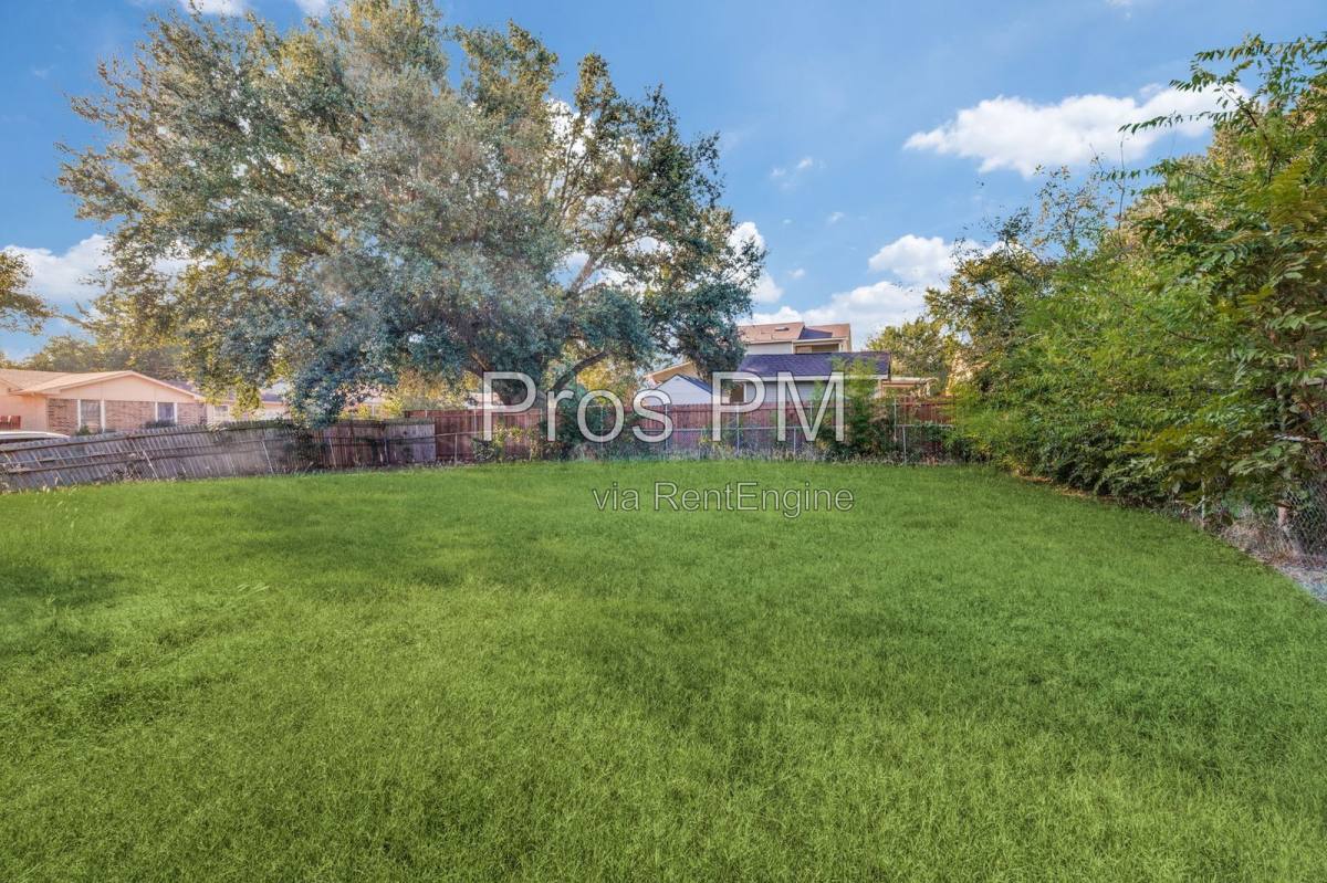 House for rent at 2326 Newbury Dr, Arlington, TX 76014