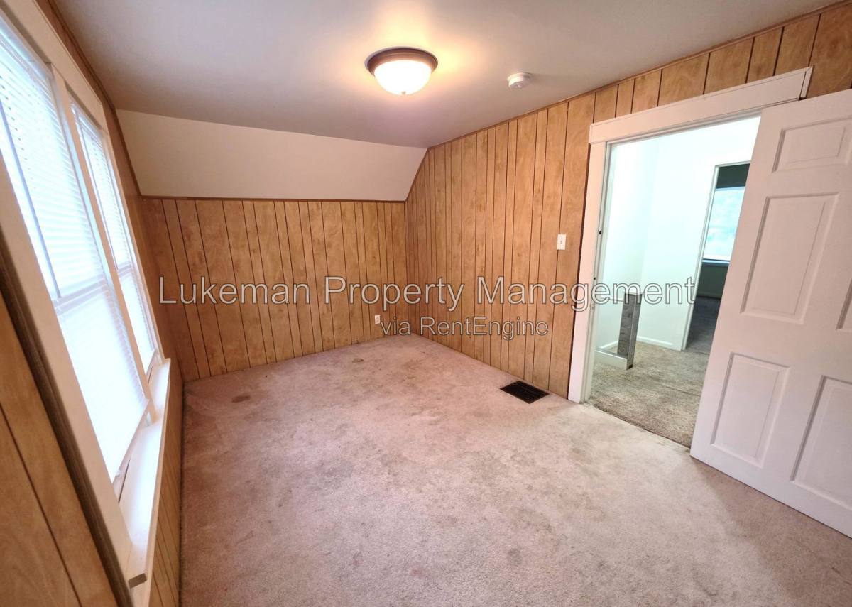 House for rent at 5544 20th St N, Kalamazoo, MI 49004