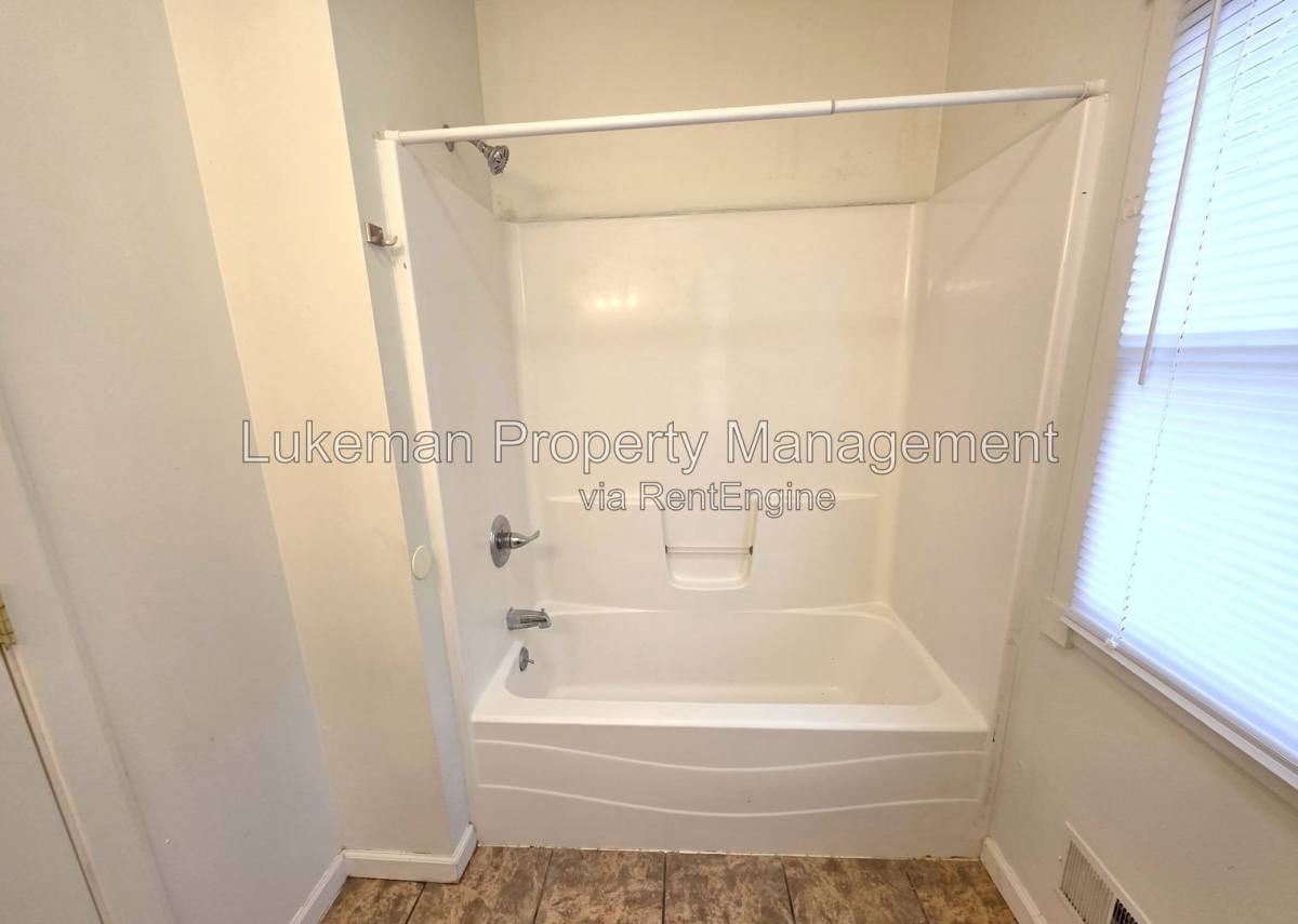House for rent at 5544 20th St N, Kalamazoo, MI 49004