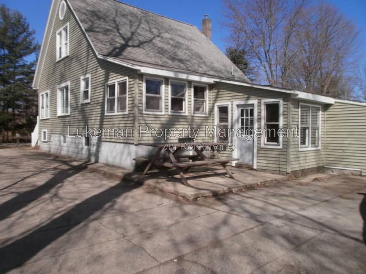 House for rent at 5544 20th St N, Kalamazoo, MI 49004