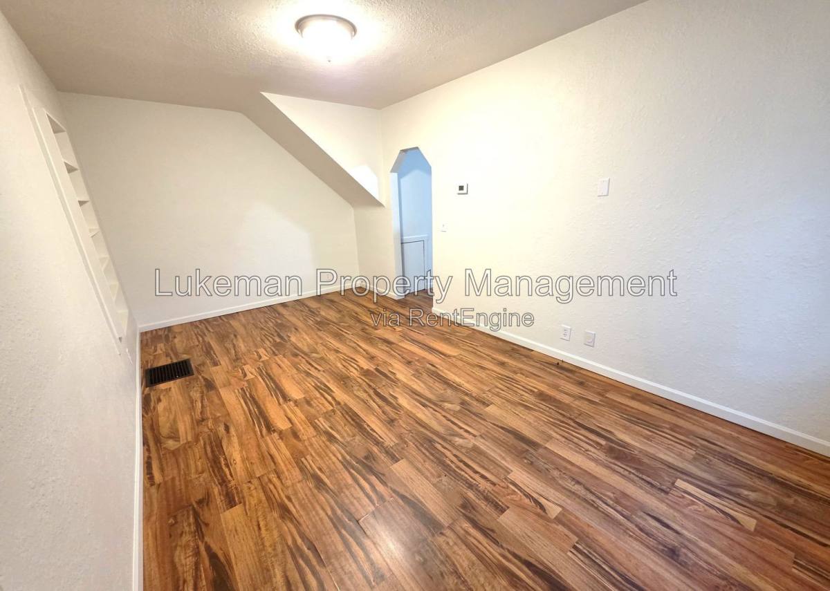 House for rent at 5544 20th St N, Kalamazoo, MI 49004