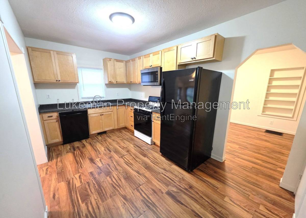 House for rent at 5544 20th St N, Kalamazoo, MI 49004