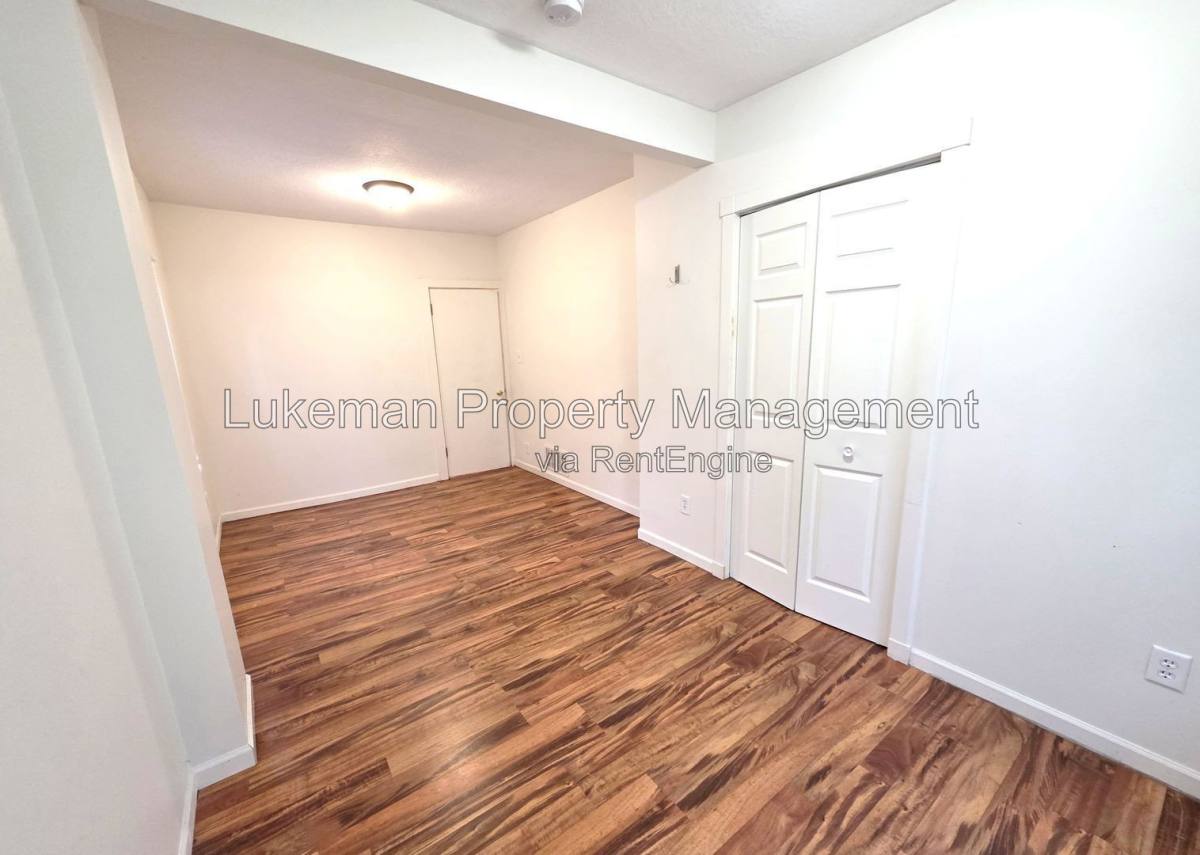 House for rent at 5544 20th St N, Kalamazoo, MI 49004