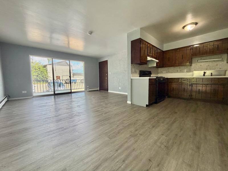 Apartment for rent at 10602 Oak Tree Dr, Worth, IL 60482