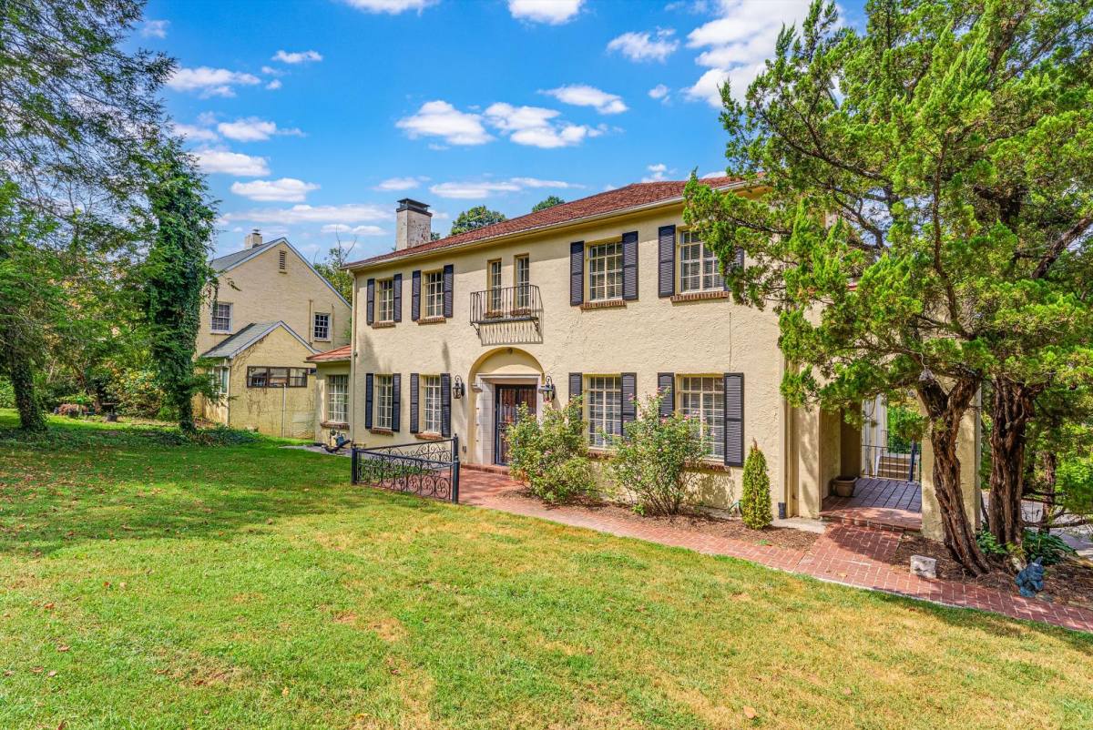 House for rent at 4039 Kingston Pike, Knoxville, TN 37919