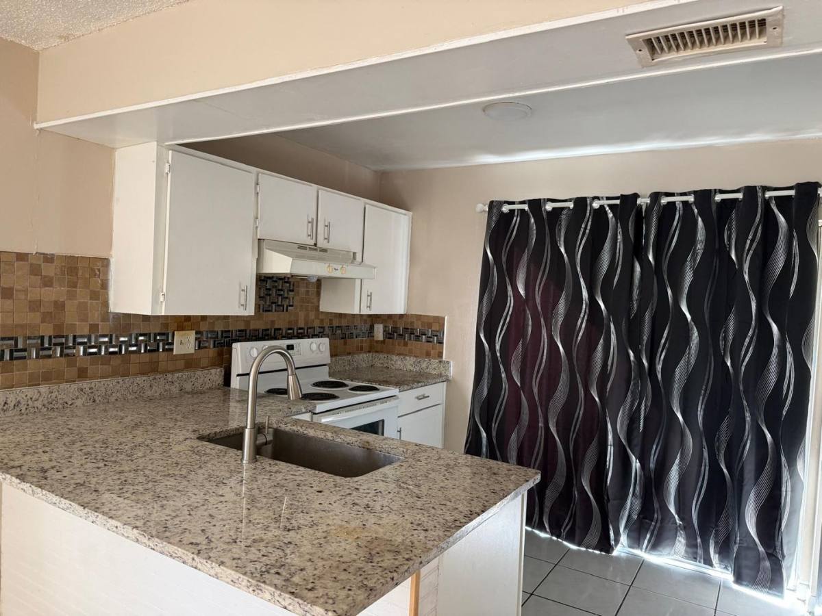 Apartment for rent at 2221 Leo Dr, Auburndale, FL 33823