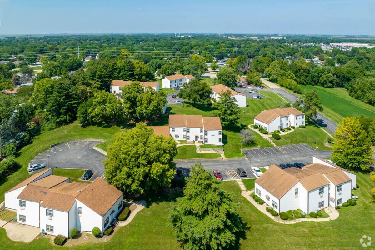 Apartment for rent at 300 W Mound, Decatur, IL 62526