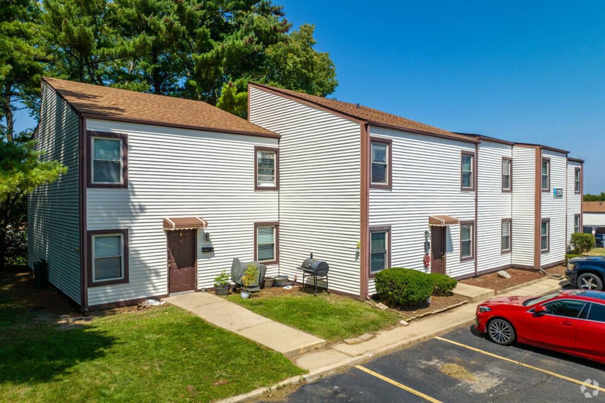 Apartment for rent at 300 W Mound, Decatur, IL 62526