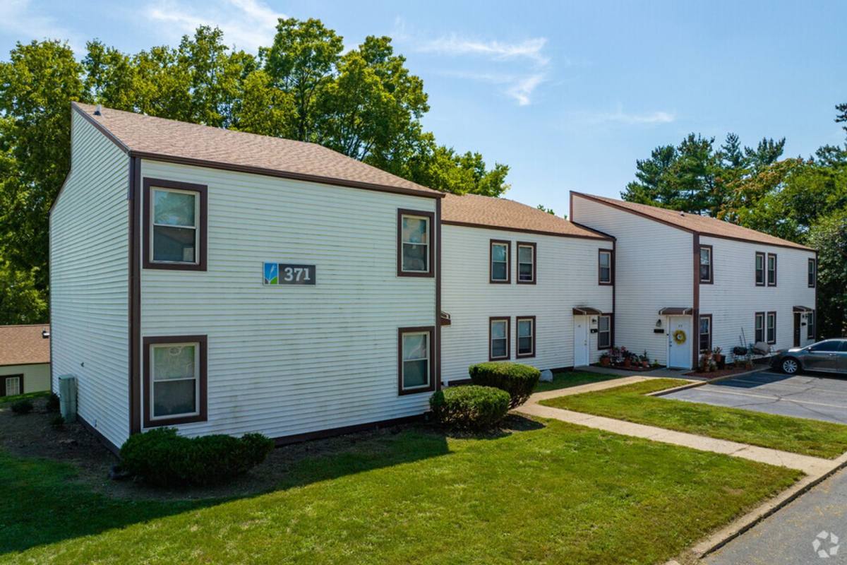 Apartment for rent at 300 W Mound, Decatur, IL 62526