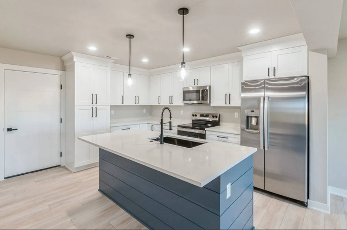Apartment for rent at 14420 Springbrook Trail, Urbandale, IA 50323