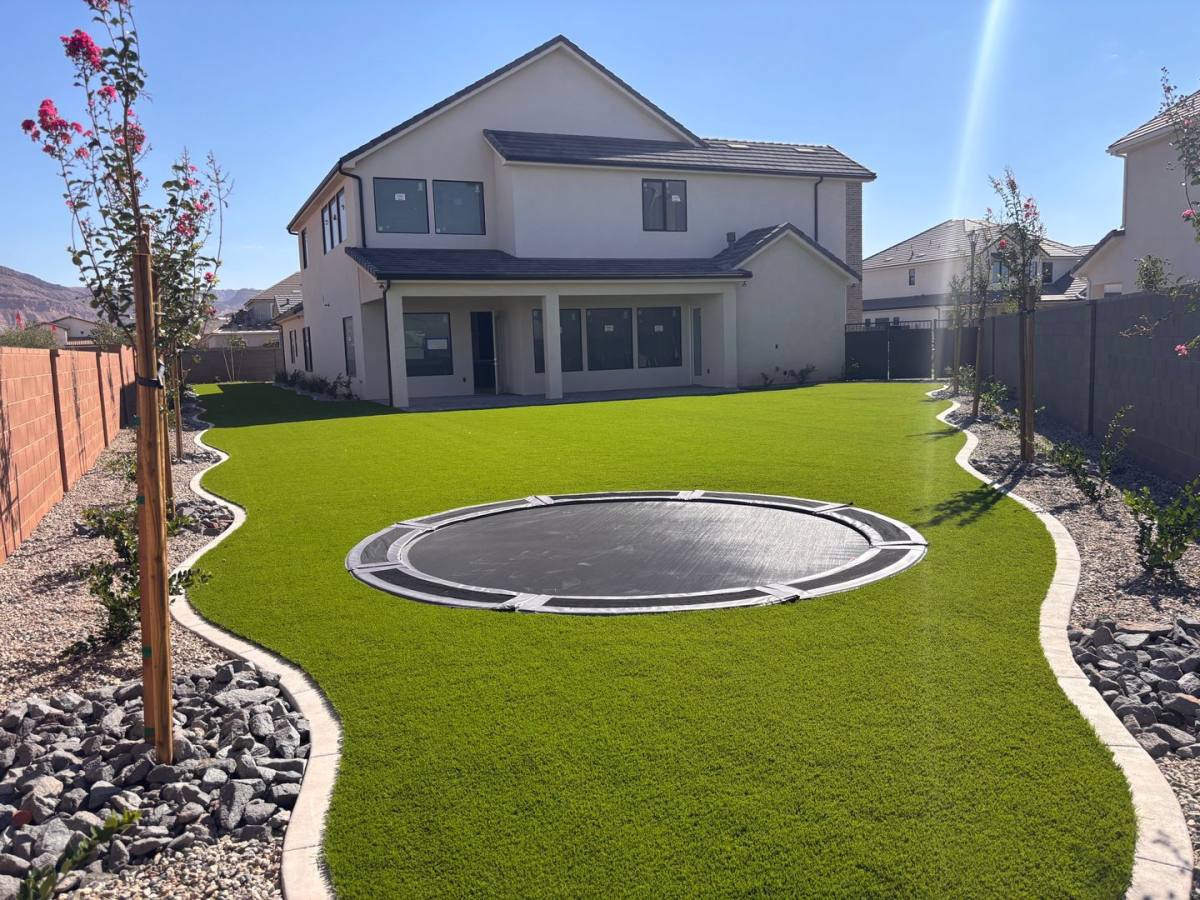 329 E Climber Wharf Lane, Washington, UT 84780 - House for Rent - Image 2