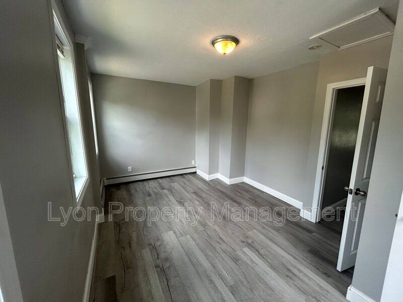 Townhouse for rent at 36 Boyle Ave, Cumberland, RI 02864