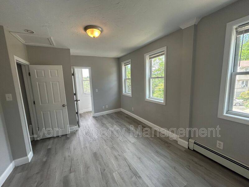 Townhouse for rent at 36 Boyle Ave, Cumberland, RI 02864
