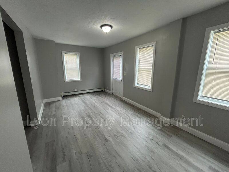 Townhouse for rent at 36 Boyle Ave, Cumberland, RI 02864
