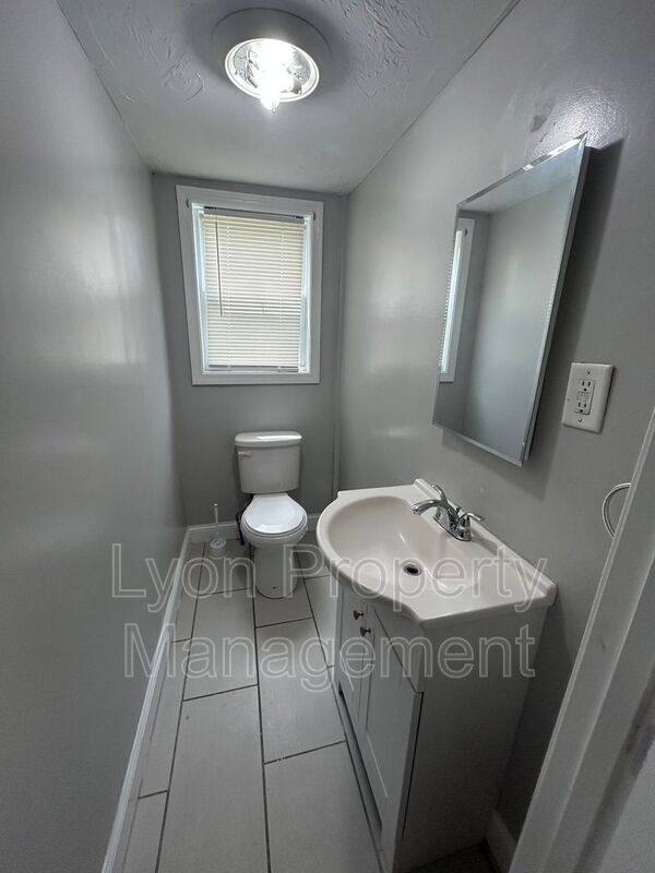 Townhouse for rent at 36 Boyle Ave, Cumberland, RI 02864