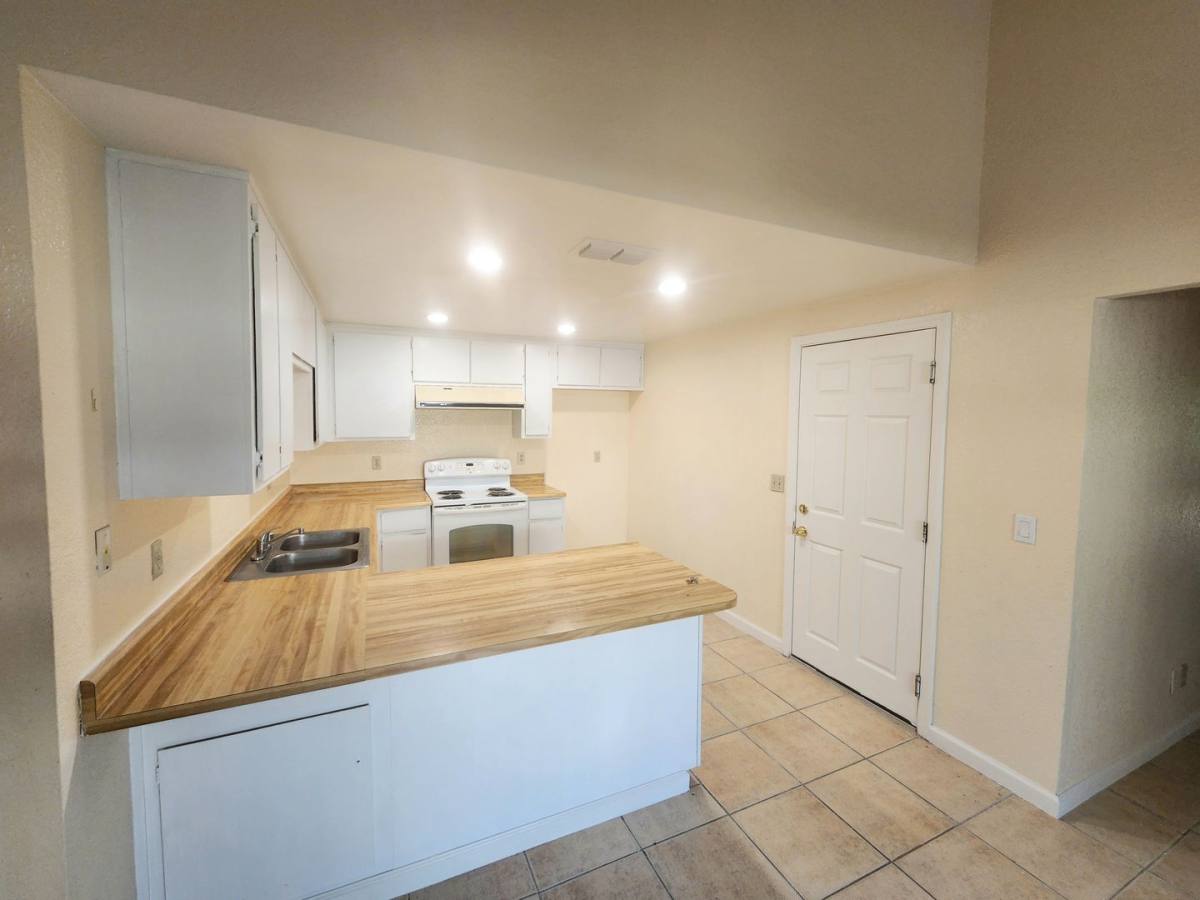 Apartment for rent at 4921-4923 Saddlerock Way, Sacramento, CA 95841