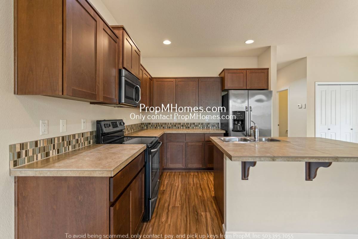 House for rent at 15488 SW Applewood Lane, Portland, OR 97224