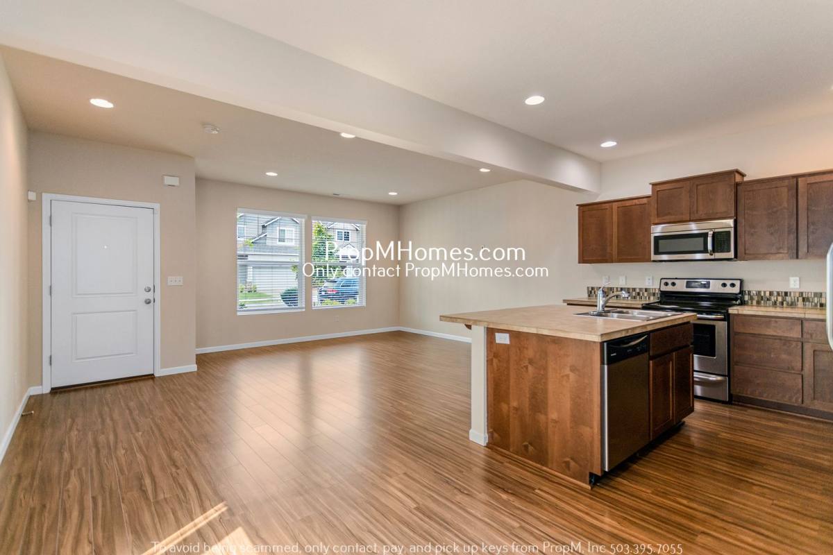 House for rent at 15488 SW Applewood Lane, Portland, OR 97224