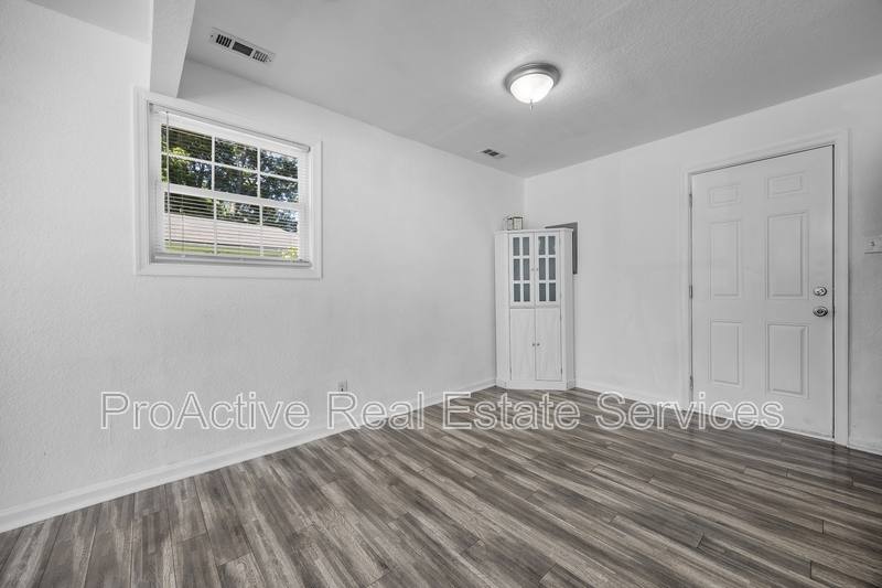 House for rent at 107 Beazley Dr, Portsmouth, VA 23701