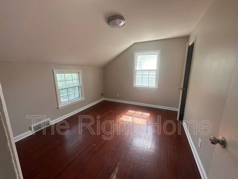 House for rent at 6735 N 34th St, Omaha, NE 68112