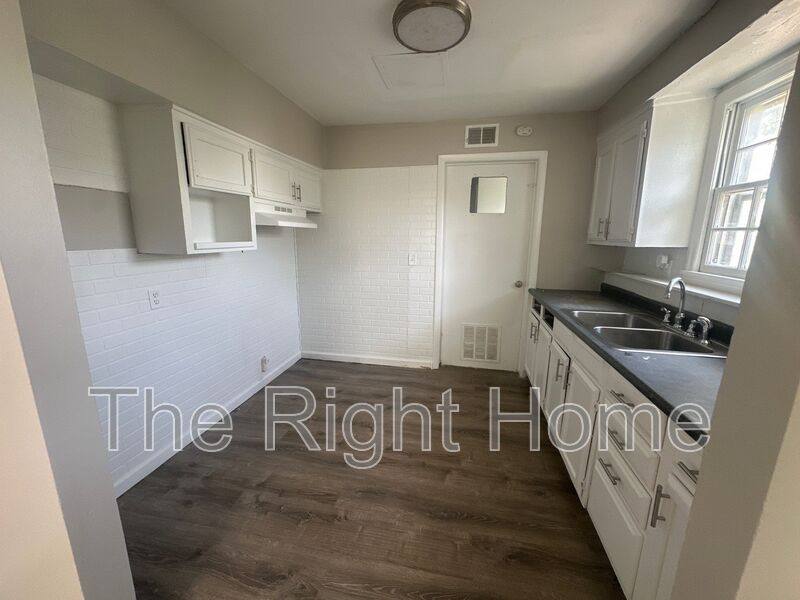 House for rent at 6735 N 34th St, Omaha, NE 68112