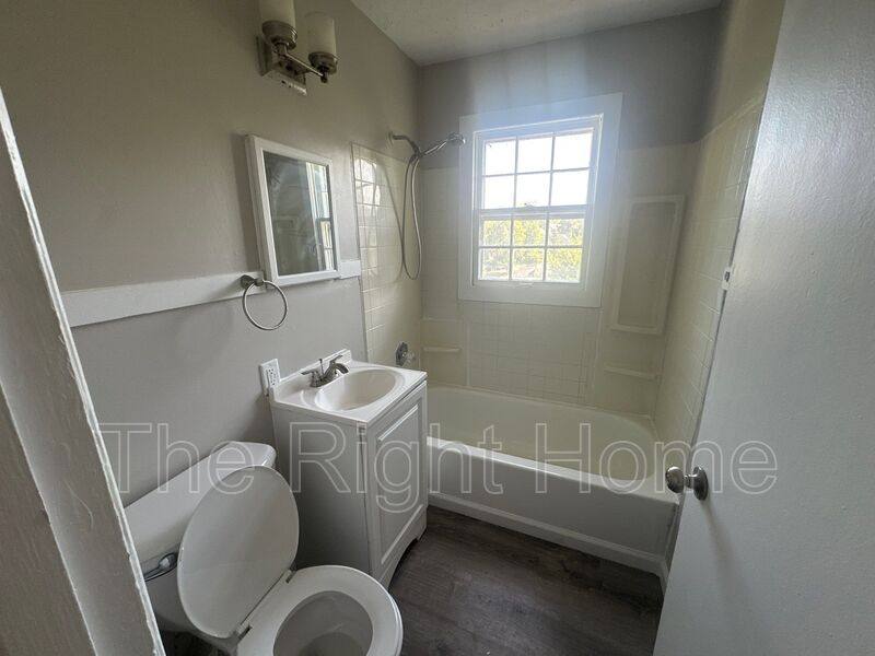 House for rent at 6735 N 34th St, Omaha, NE 68112