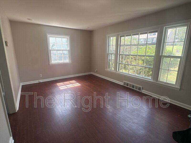 House for rent at 6735 N 34th St, Omaha, NE 68112