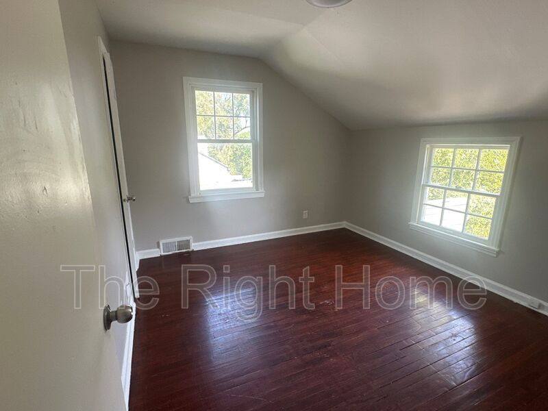 House for rent at 6735 N 34th St, Omaha, NE 68112
