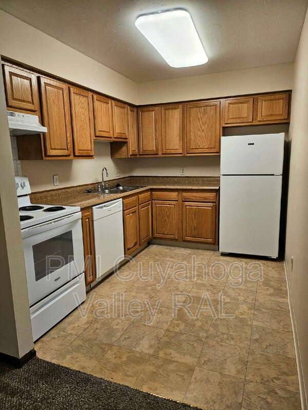 Apartment for rent at 1500 W Market St #5, Akron, OH 44313