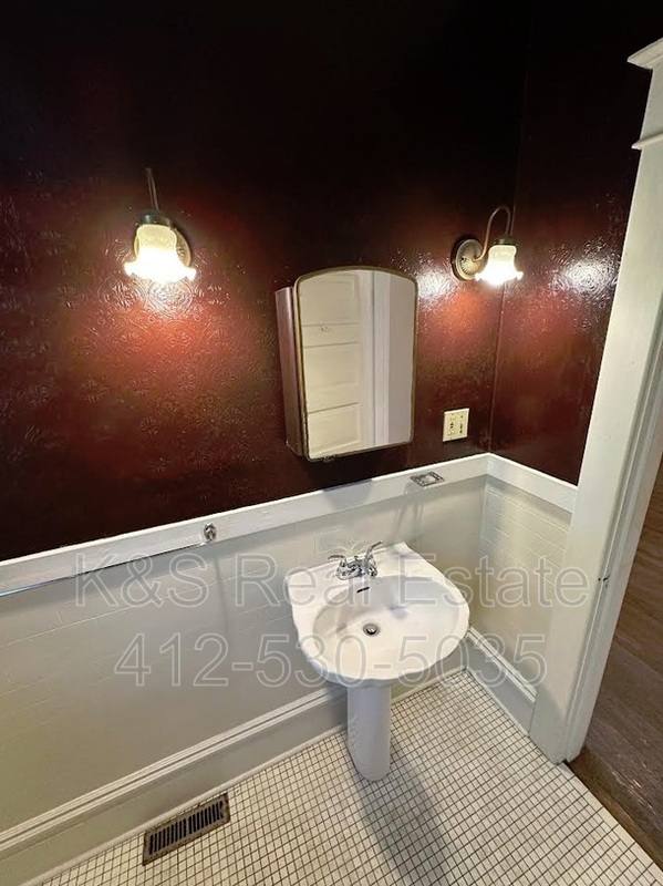 Apartment for rent at 2 Dakota St #1, Pittsburgh, PA 15205