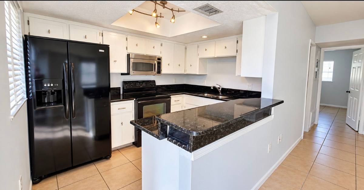 504 Barcelona Ave, Venice, FL 34285 - Apartment for Rent - Image 4