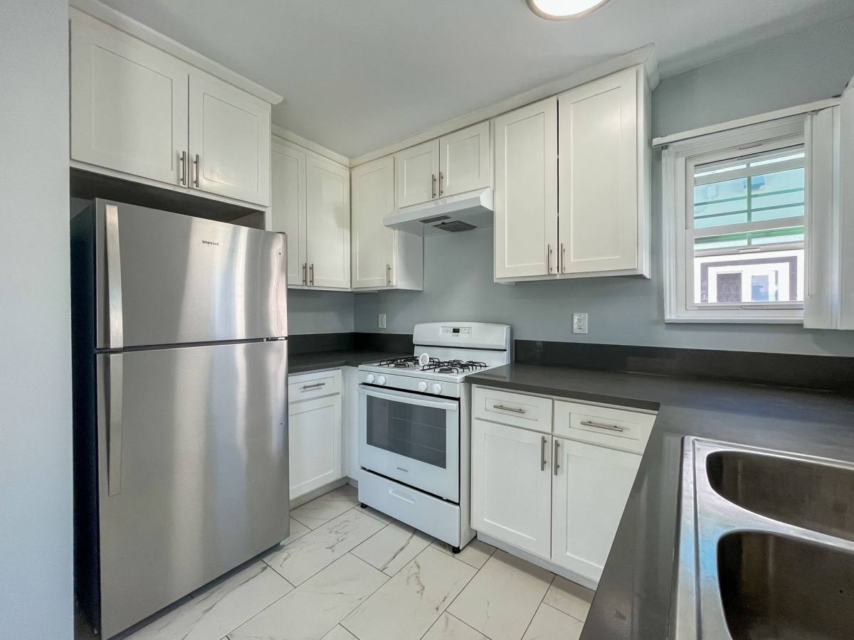 Apartment for rent at 5525-5535 W 118th St, Inglewood, CA 90304