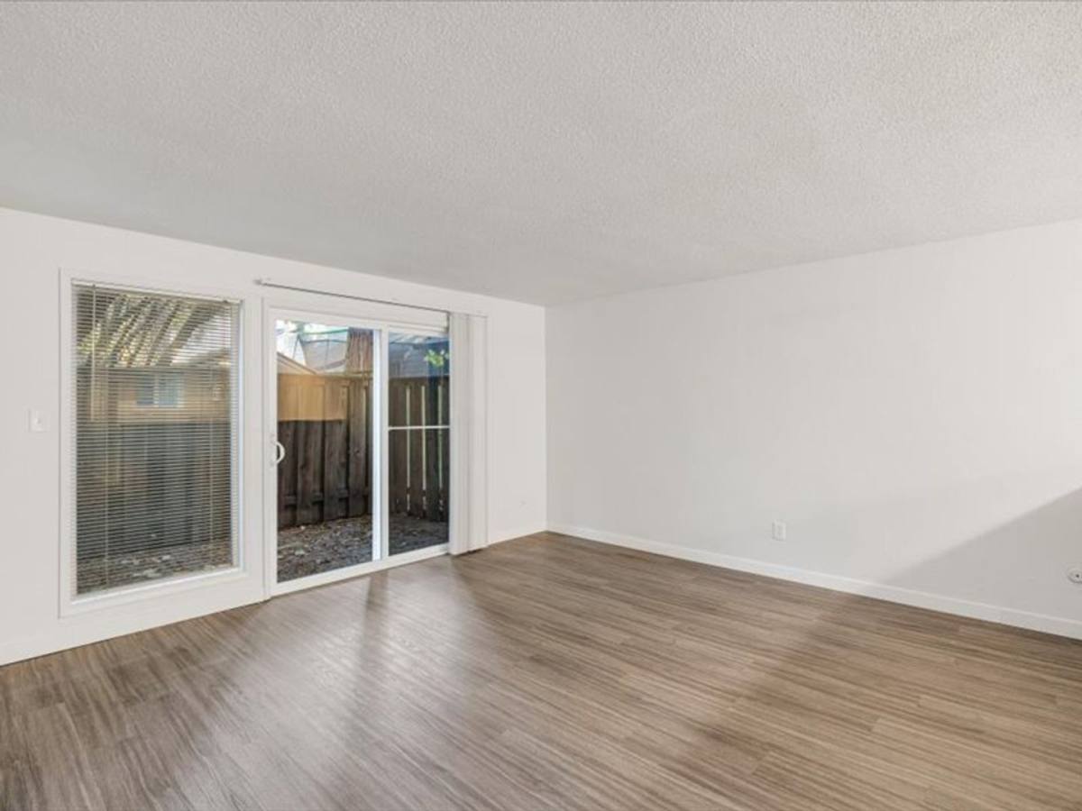 Townhouse for rent at 3236 SE Harvey St, Portland, OR 97222