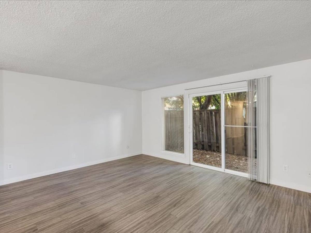 Townhouse for rent at 3236 SE Harvey St, Portland, OR 97222