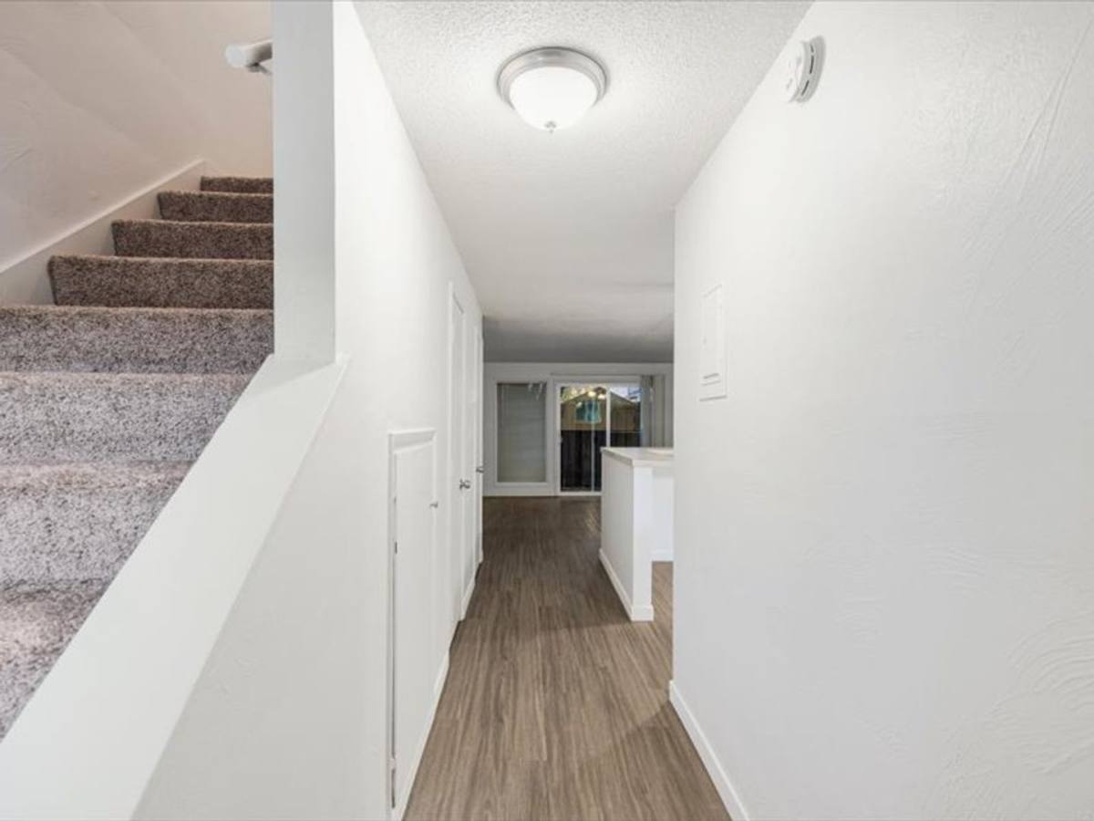 Townhouse for rent at 3236 SE Harvey St, Portland, OR 97222